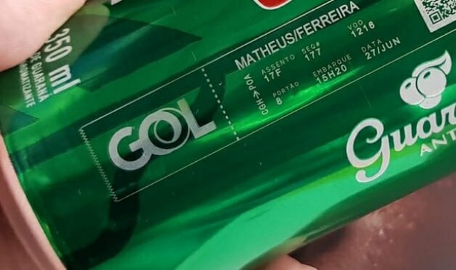 Gol imprime cart&otilde;es de embarque em latas de Guaran&aacute; Antarctica